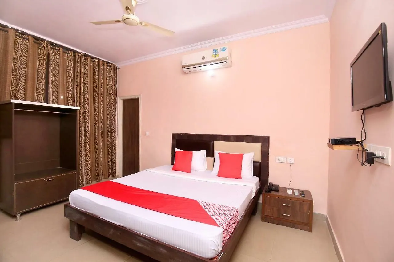Oyo 24423 Hotel Royal Sohana India
