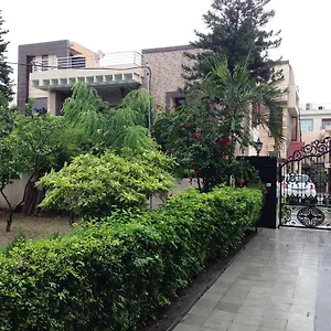 Bed & Breakfast Luxurious Homestay-